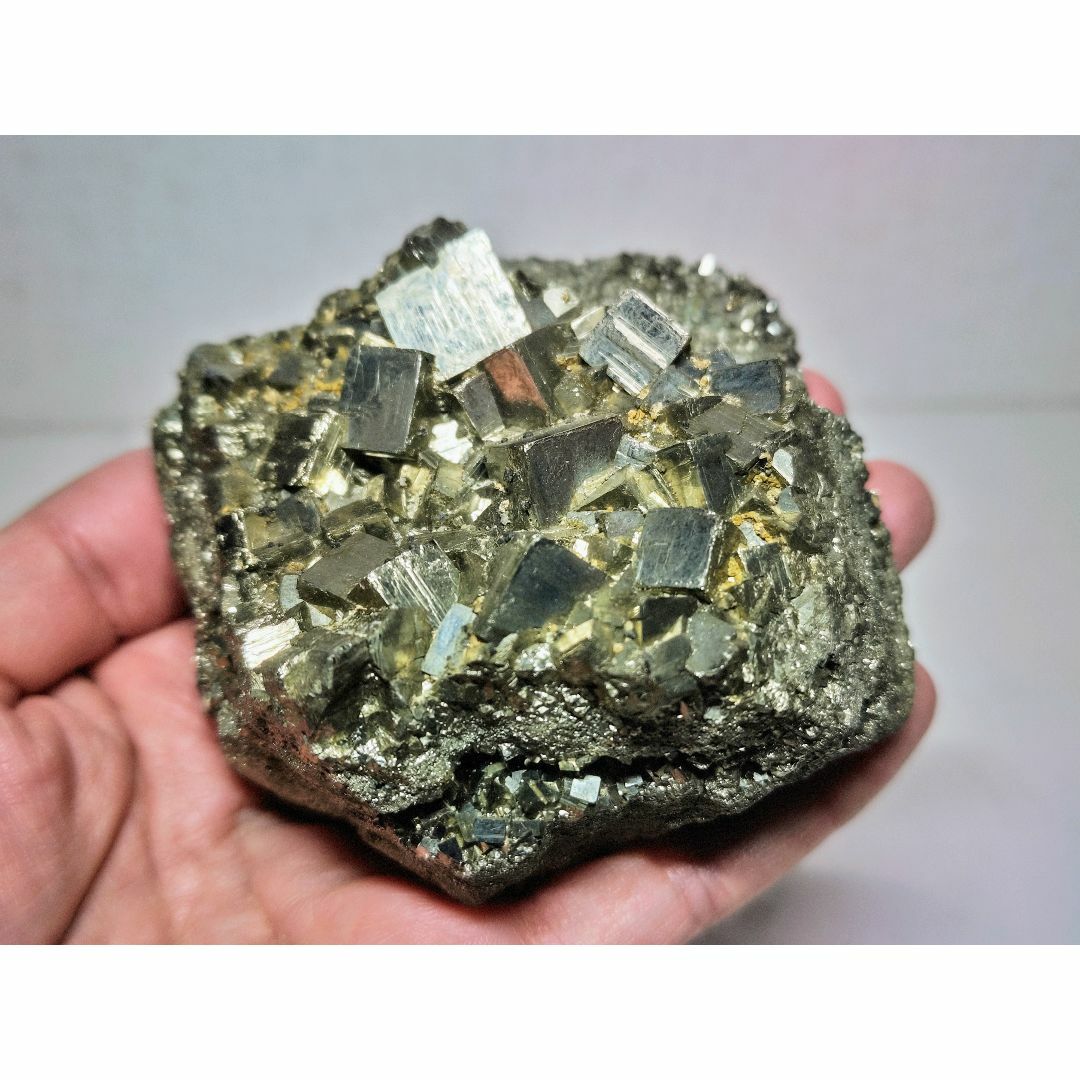 パイライト 821g 水晶 黄鉄鉱 原石 鑑賞石 自然石 鉱物 鉱石 水石