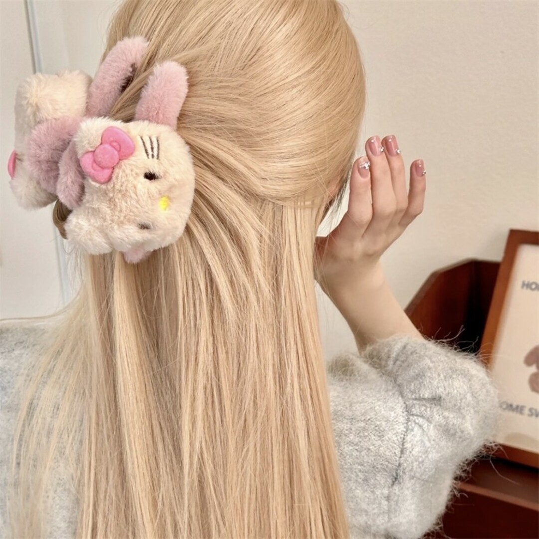 ハローキティ - ふわふわ キティちゃん ヘアクリップ 2種類 ハローキティ - ふわふわ キティちゃん ヘアクリップ 2種類