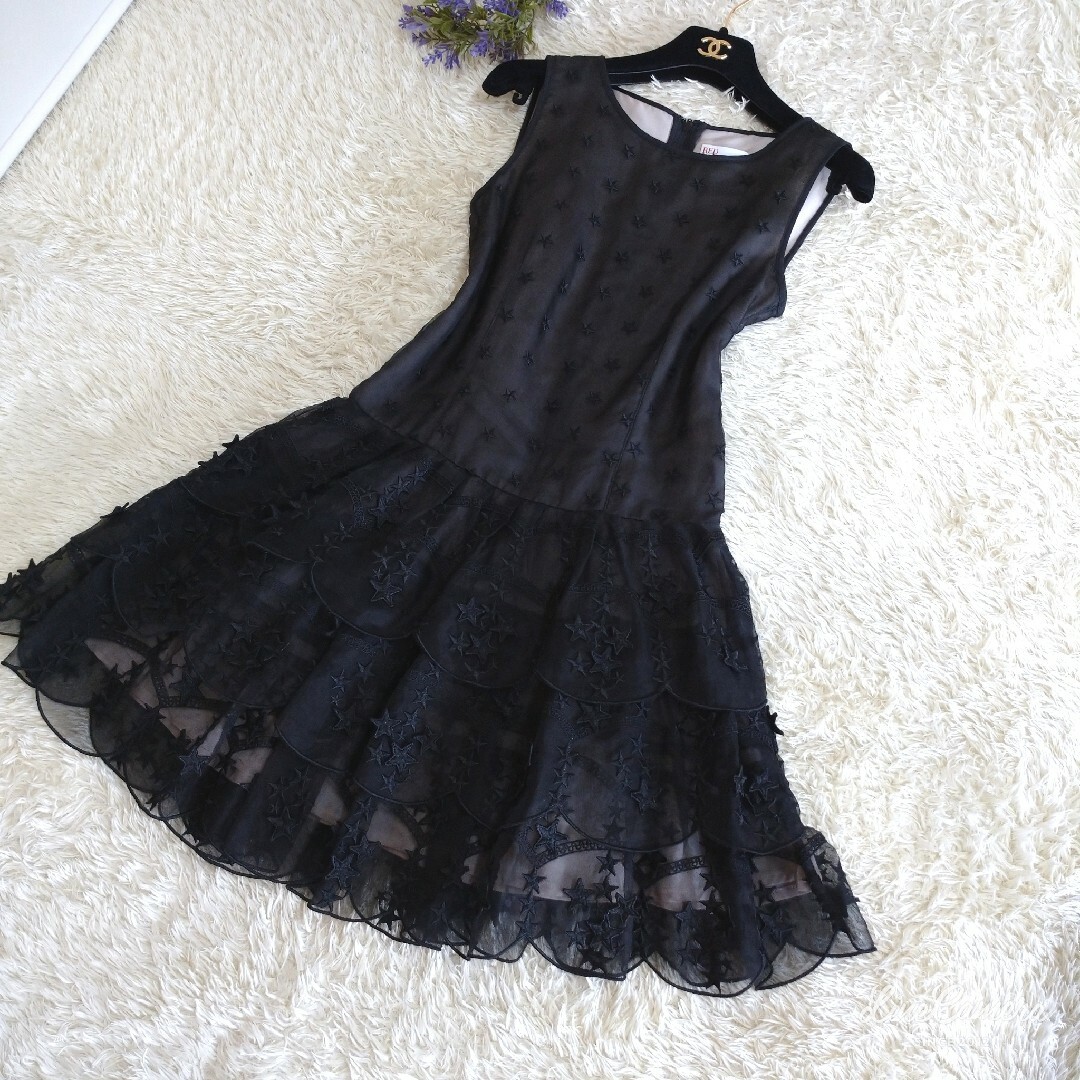 RED VALENTINO ワンピース ドレス 星柄刺繍 シルク100% 38 ひざ RED VALENTINO ワンピース ドレス 星柄刺繍 シルク100% 38 ひざ