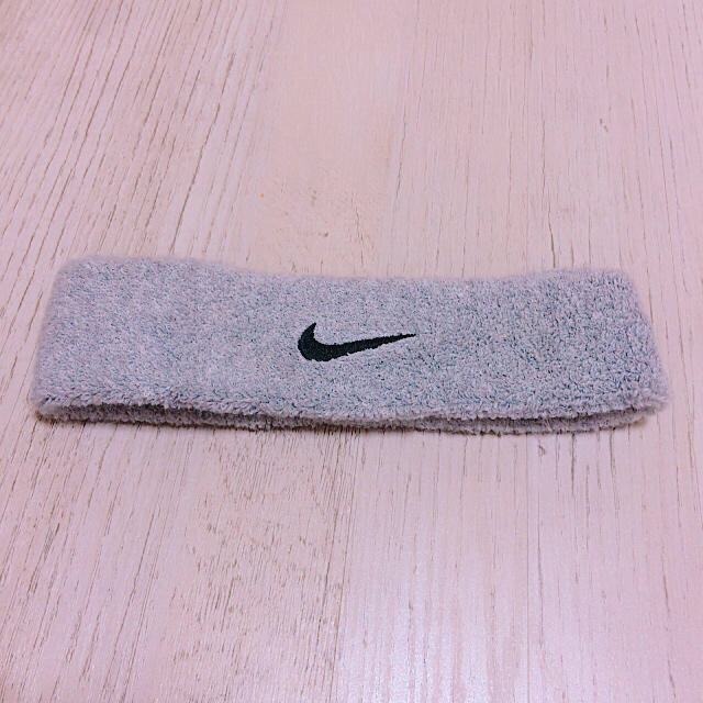 NIKE(ナイキ)の♡NIKE♡ヘアバンド グレー レディースのヘアアクセサリー(ヘアバンド)の商品写真