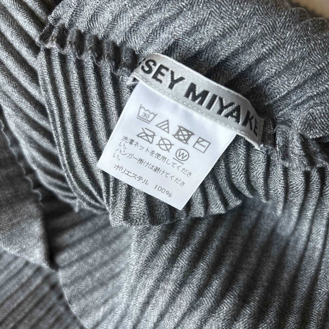 ISSEY MIYAKE - イッセイミヤケ 変形カーディガン グレーの通販 ISSEY MIYAKE - イッセイミヤケ 変形カーディガン グレーの通販