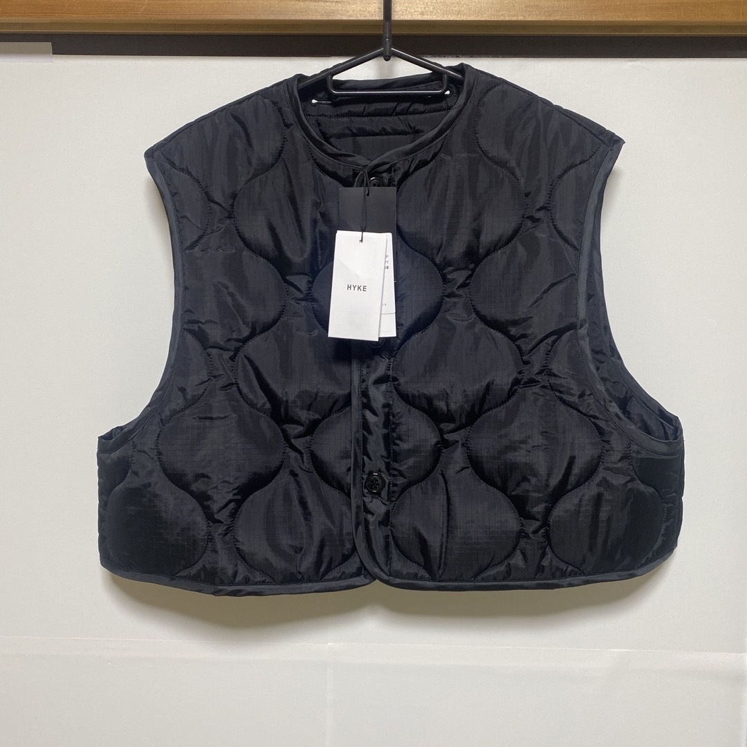 新品 HYKE QUILTED CROPPED VEST キルティングベスト 新品 HYKE QUILTED CROPPED VEST キルティングベスト