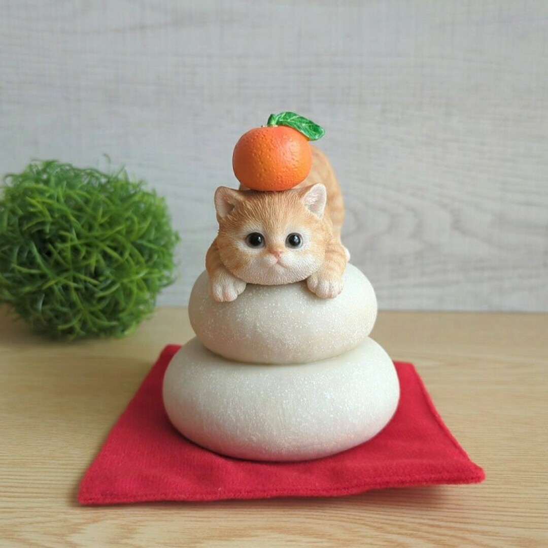 ル 年末のプロモーション お正月飾り 置物】鏡餅 茶トラ猫☆鏡もち 玄関 グッズ あみぐるみ