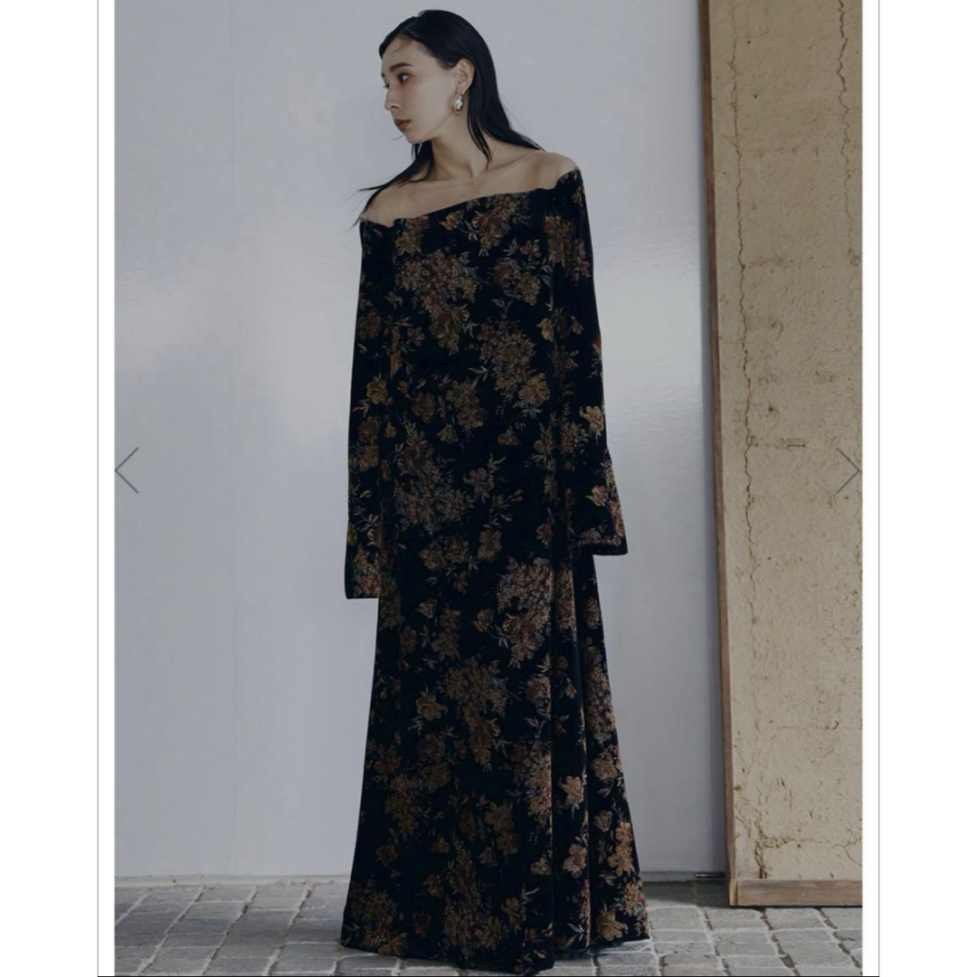 Ameri VINTAGE - 新品 FLOWER PRINT VELOUR DRESS 結婚式の通販 Ameri VINTAGE - 新品 FLOWER PRINT VELOUR DRESS 結婚式の通販
