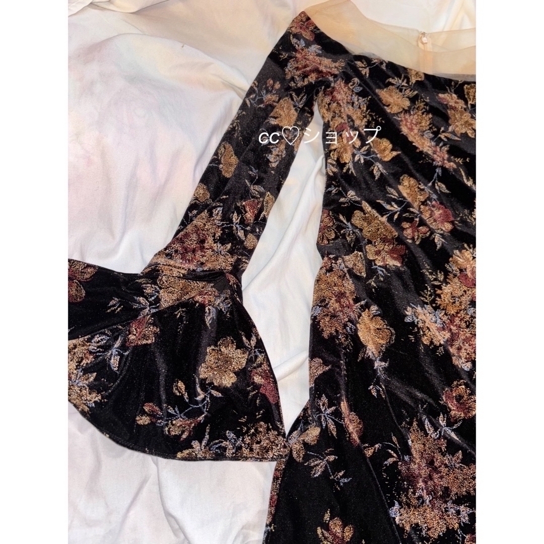 Ameri VINTAGE - 新品 FLOWER PRINT VELOUR DRESS 結婚式の通販 Ameri VINTAGE - 新品 FLOWER PRINT VELOUR DRESS 結婚式の通販