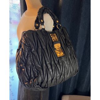 MIU MIU(トートバッグ)のフリマアイテム一覧 MIU MIU(トートバッグ)のフリマアイテム一覧
