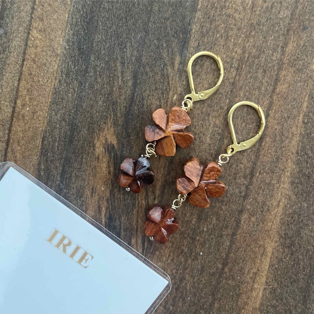 ウッドプルメリア フレンチフック 14kgf サージカルステンレス ハンドメイドのアクセサリー(ピアス)の商品写真