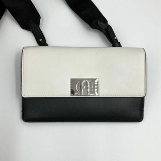 FURLA(ホワイト/白色系)のフリマアイテム一覧 FURLA(ホワイト/白色系)のフリマアイテム一覧