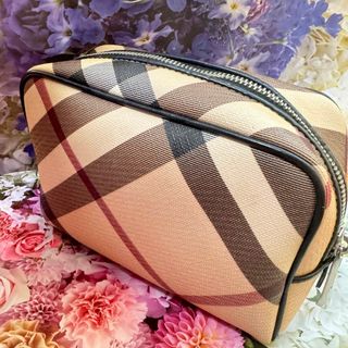 BURBERRY - 【レア】BURBERRY 大人気!ノバチェック柄ポーチ BURBERRY - 【レア】BURBERRY 大人気!ノバチェック柄ポーチ