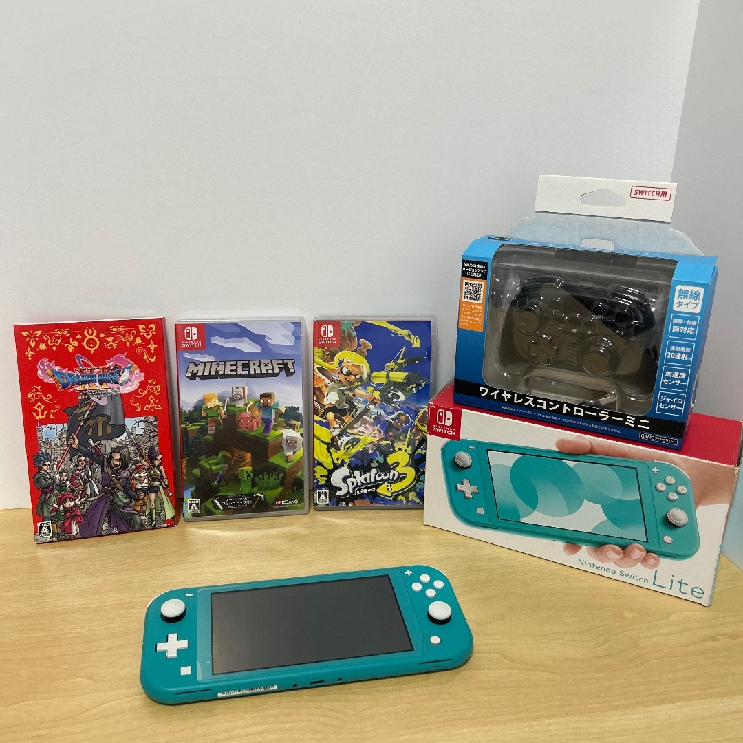スイッチライト本体、ソフト3本、ワイヤレスコントローラー、ヘッドホン