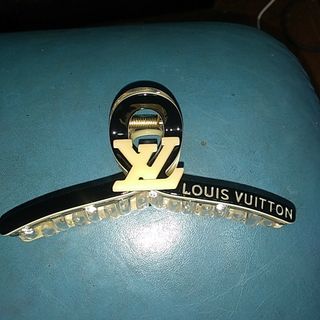 LOUIS VUITTON(バレッタ/ヘアクリップ)のフリマアイテム一覧 LOUIS VUITTON(バレッタ/ヘアクリップ)のフリマアイテム一覧