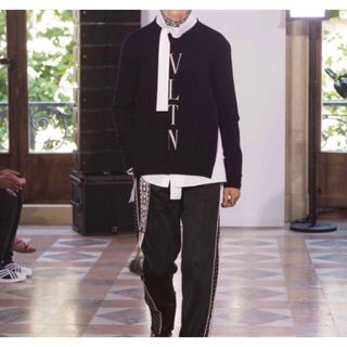 VALENTINO(ニット/セーター)のフリマアイテム一覧 VALENTINO(ニット/セーター)のフリマアイテム一覧