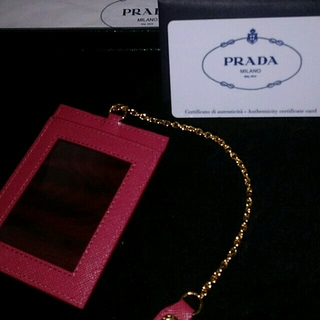 PRADA(プラダ)の美品PRADAサフィアーノ レター長財布 レディースのファッション小物(財布)の商品写真