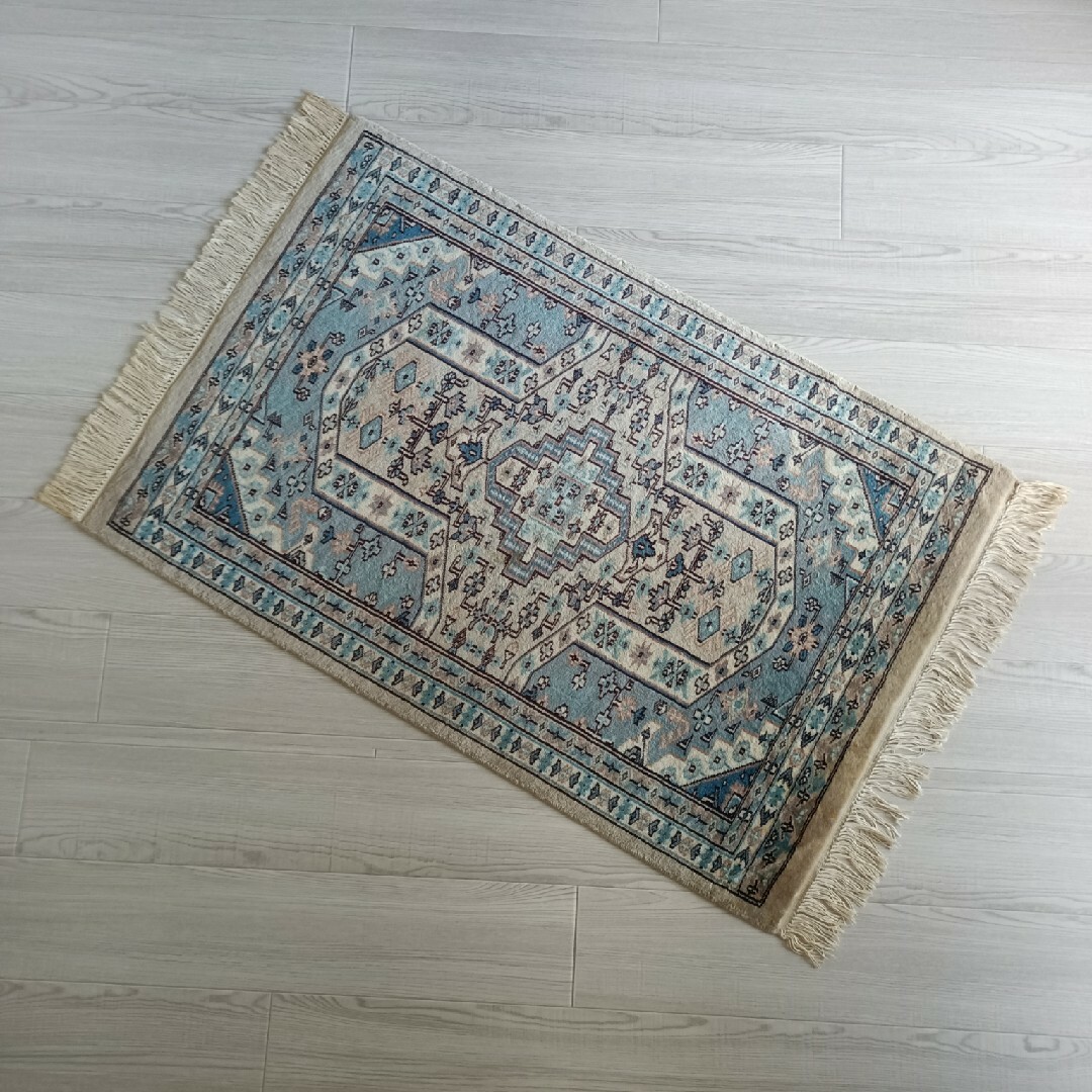 ペルシャ絨毯　108✕62cm