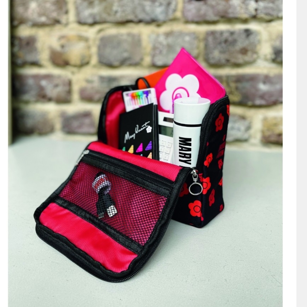 MARY QUANT - MARY QUANT デイジーポーチの通販 by のぎ's shop MARY QUANT - MARY QUANT デイジーポーチの通販 by のぎ's shop