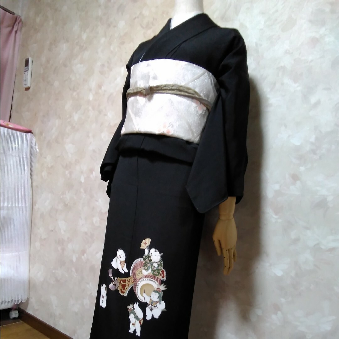正絹 一ﾂ紋(下り藤) 訪問着(黒地に御所人形) 着物