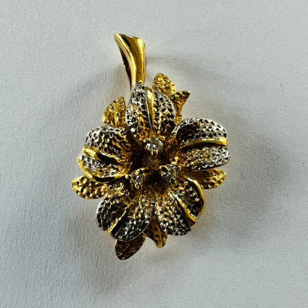 K18 お花モチーフ ダイヤモンド ペンダントトップ アクセサリー K18 お花モチーフ ダイヤモンド ペンダントトップ アクセサリー