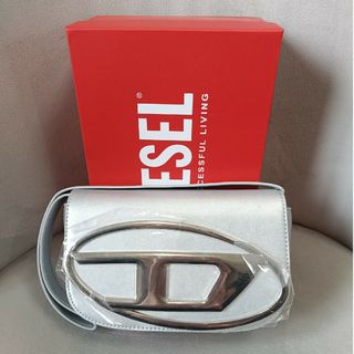 DIESEL(ショルダーバッグ ・ シルバー/銀色系)のフリマ DIESEL(ショルダーバッグ ・ シルバー/銀色系)のフリマ