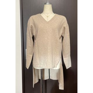 リトモラティーノ(Ritmo Latino)のベージュ Vネック ニット 長袖 スリット入り　カシミヤ　ウール(ニット/セーター)