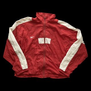 Reebok(ナイロンジャケット ・ レッド/赤色系)のフリマ Reebok(ナイロンジャケット ・ レッド/赤色系)のフリマ