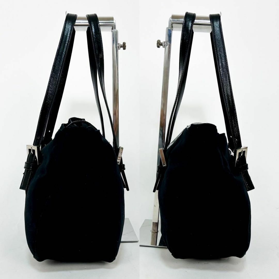 フェンディショルダーバッグ マンマバケット 黒 FF金具 シルバー フェンディショルダーバッグ マンマバケット 黒 FF金具 シルバー