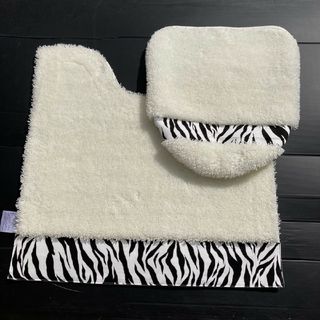 ゼブラ柄トイレマット、ふたカバーセット新品【日本製】(トイレマット)
