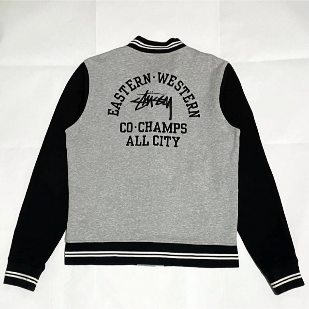 STUSSY - Stussy ステューシー スタジャン カレッジロゴ 刺繍 STUSSY - Stussy ステューシー スタジャン カレッジロゴ 刺繍