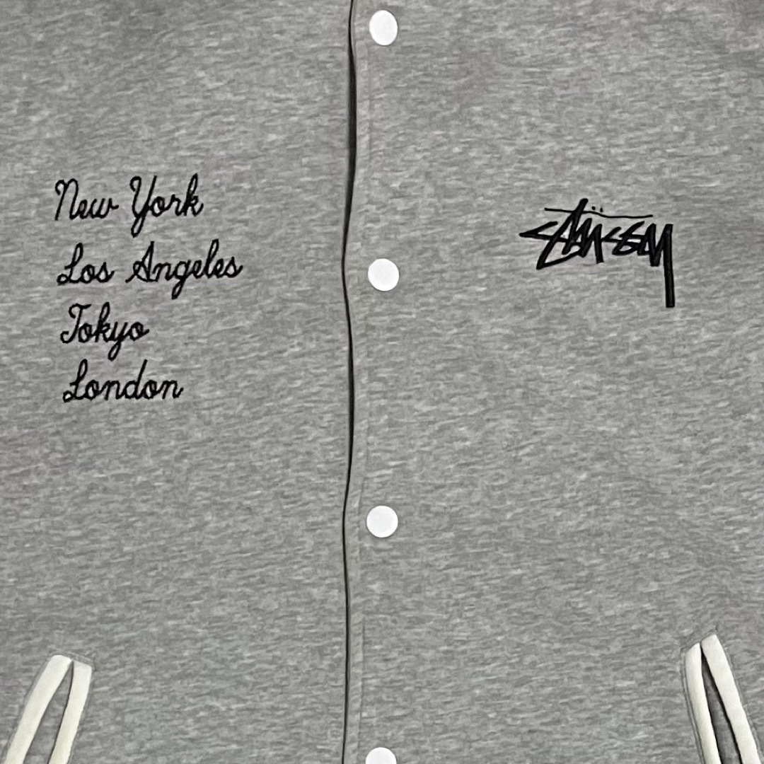STUSSY - Stussy ステューシー スタジャン カレッジロゴ 刺繍 STUSSY - Stussy ステューシー スタジャン カレッジロゴ 刺繍