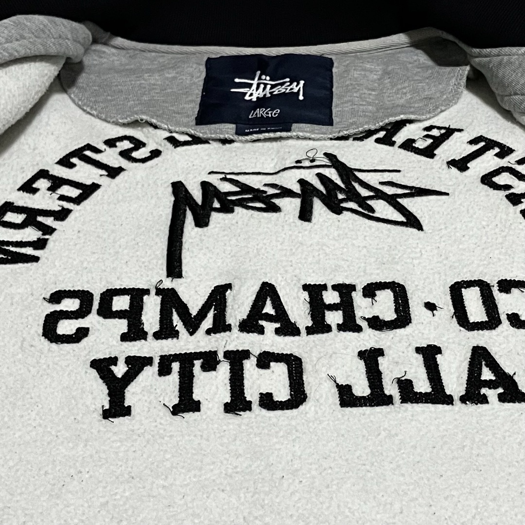 STUSSY - Stussy ステューシー スタジャン カレッジロゴ 刺繍 STUSSY - Stussy ステューシー スタジャン カレッジロゴ 刺繍