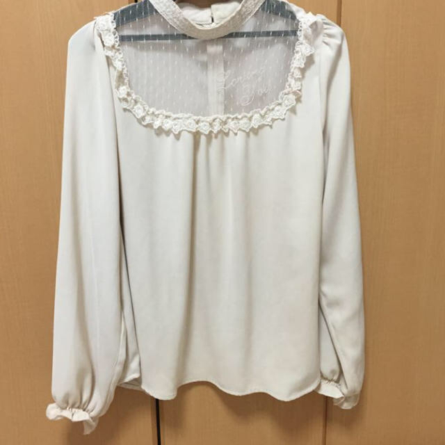 an another angelus(アンアナザーアンジェラス)の※な様ご専用※チュールヨークバラ刺繍長袖ブラウス&ビッグカラーブラウス レディースのトップス(シャツ/ブラウス(長袖/七分))の商品写真