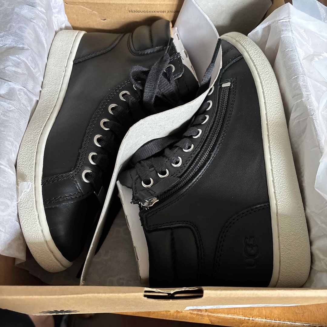 UGG - UGG OLIVE ハイカットレザースニーカーブラック23cmの通販 UGG - UGG OLIVE ハイカットレザースニーカーブラック23cmの通販