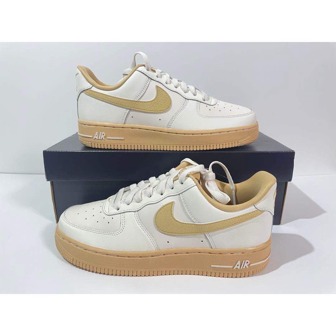 NIKE - 【新品】24cm NIKE WMNS エアフォース1ロー'07 ベージュ NIKE - 【新品】24cm NIKE WMNS エアフォース1ロー'07 ベージュ