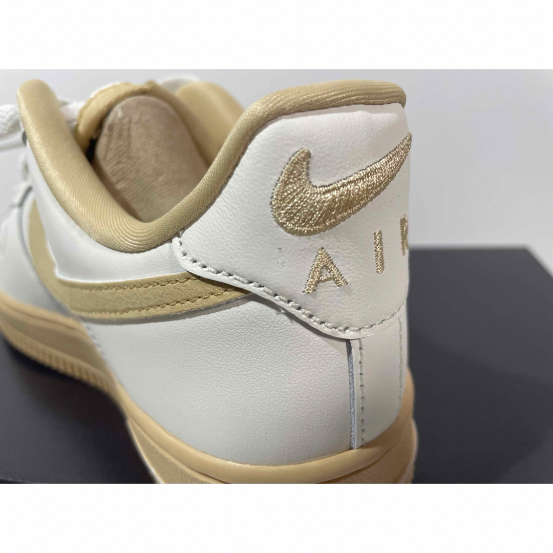 NIKE - 【新品】24cm NIKE WMNS エアフォース1ロー'07 ベージュ NIKE - 【新品】24cm NIKE WMNS エアフォース1ロー'07 ベージュ