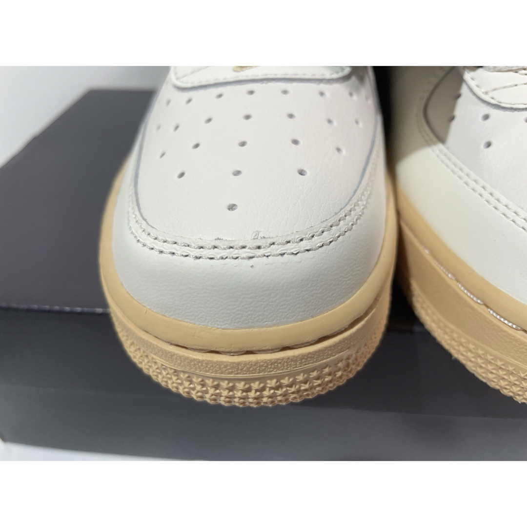 NIKE - 【新品】24cm NIKE WMNS エアフォース1ロー'07 ベージュ NIKE - 【新品】24cm NIKE WMNS エアフォース1ロー'07 ベージュ