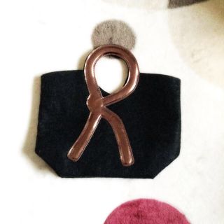 ロベルタディカメリーノ(Roberta di Camerino)のフェルト生地ミニバッグ♡(トートバッグ)