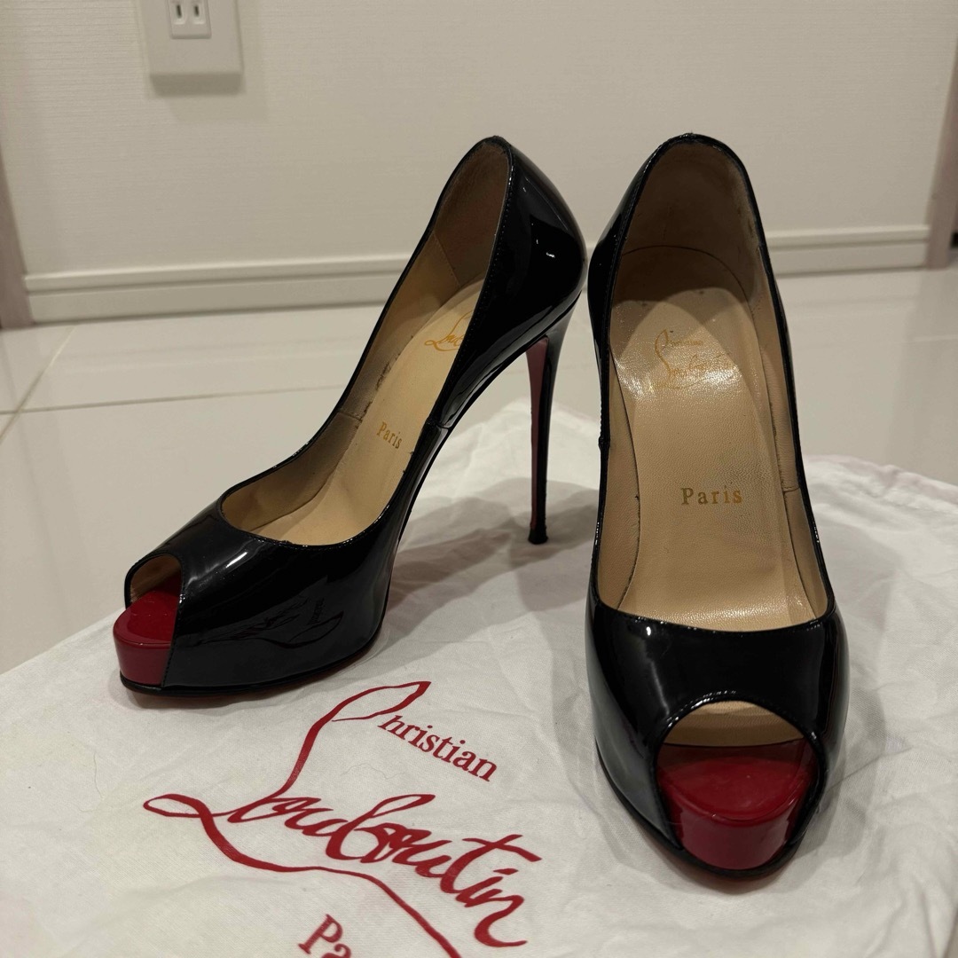 クリスチャンルブタン*12cmヒールパンプスGucci 二つ折り財布 クリスチャンルブタン*12cmヒールパンプスGucci 二つ折り財布