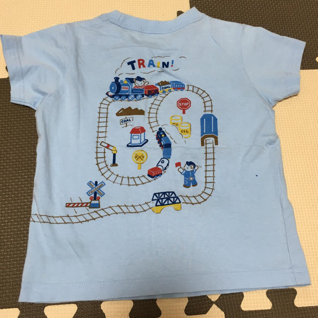 familiar(ファミリア)のめるめる様専用ページです。ファミリア☆電車Tシャツ☆男の子☆ キッズ/ベビー/マタニティのキッズ服男の子用(90cm~)(Tシャツ/カットソー)の商品写真