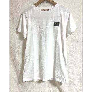 N°21 ヌメロヴェントゥーノ　半袖Tシャツ 白　レザー調タグ　シンプルおしゃれ