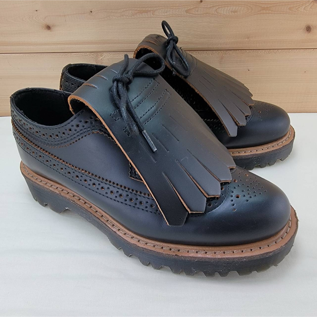 Dr.Martens - ドクターマーチン ウイングチップ タッセル 付き Dr.Martens - ドクターマーチン ウイングチップ タッセル 付き