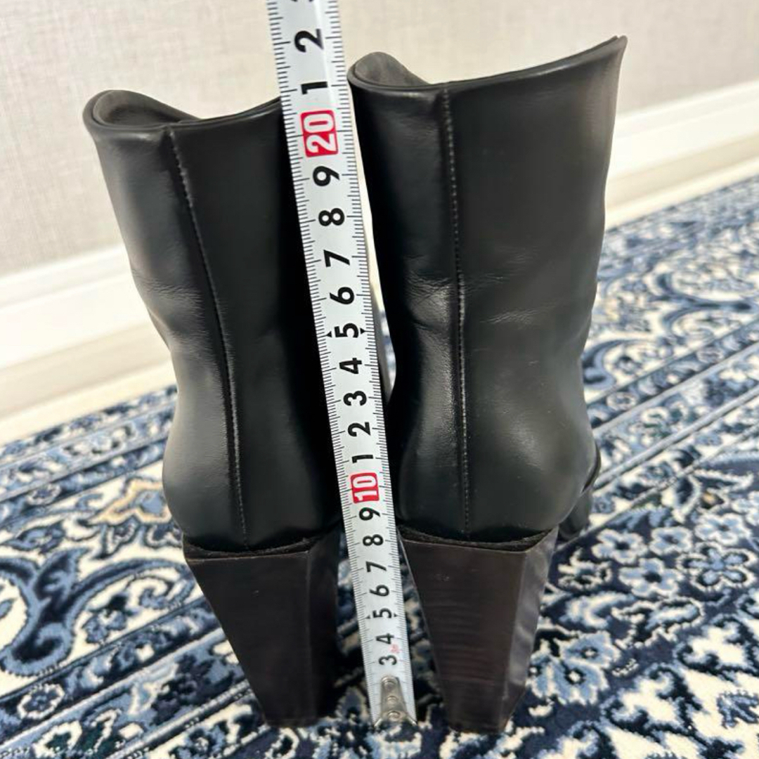 早い者勝ち!Fendi フェンディ 黒ブーツ ショート 早い者勝ち!Fendi フェンディ 黒ブーツ ショート