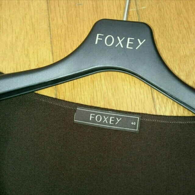 FOXEY(フォクシー)のフォクシー    美品   スクエアネック  すっきり見えるトップス   40 レディースのトップス(カットソー(半袖/袖なし))の商品写真