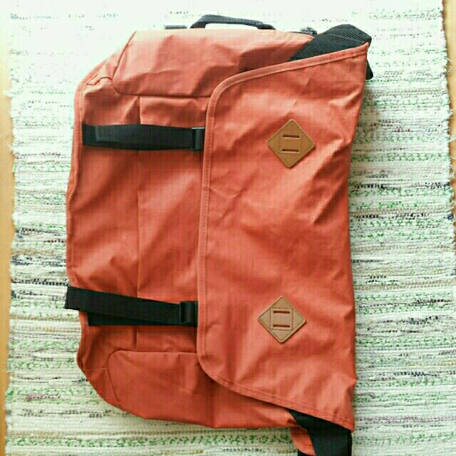 MUJI (無印良品)(ムジルシリョウヒン)の無印良品 2WAYオレンジショルダーバッグ／バッグパック レディースのバッグ(リュック/バックパック)の商品写真