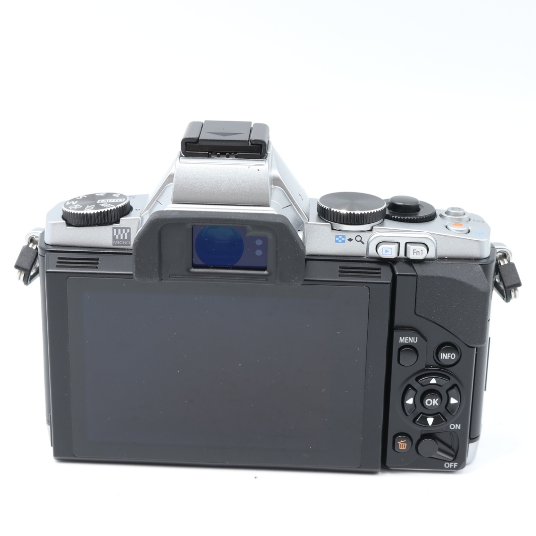 美品】OLYMPUS ミラーレス一眼 OM-D E-M5 ボディ シルバー 1605 美品】OLYMPUS ミラーレス一眼 OM-D E-M5 ボディ シルバー 1605