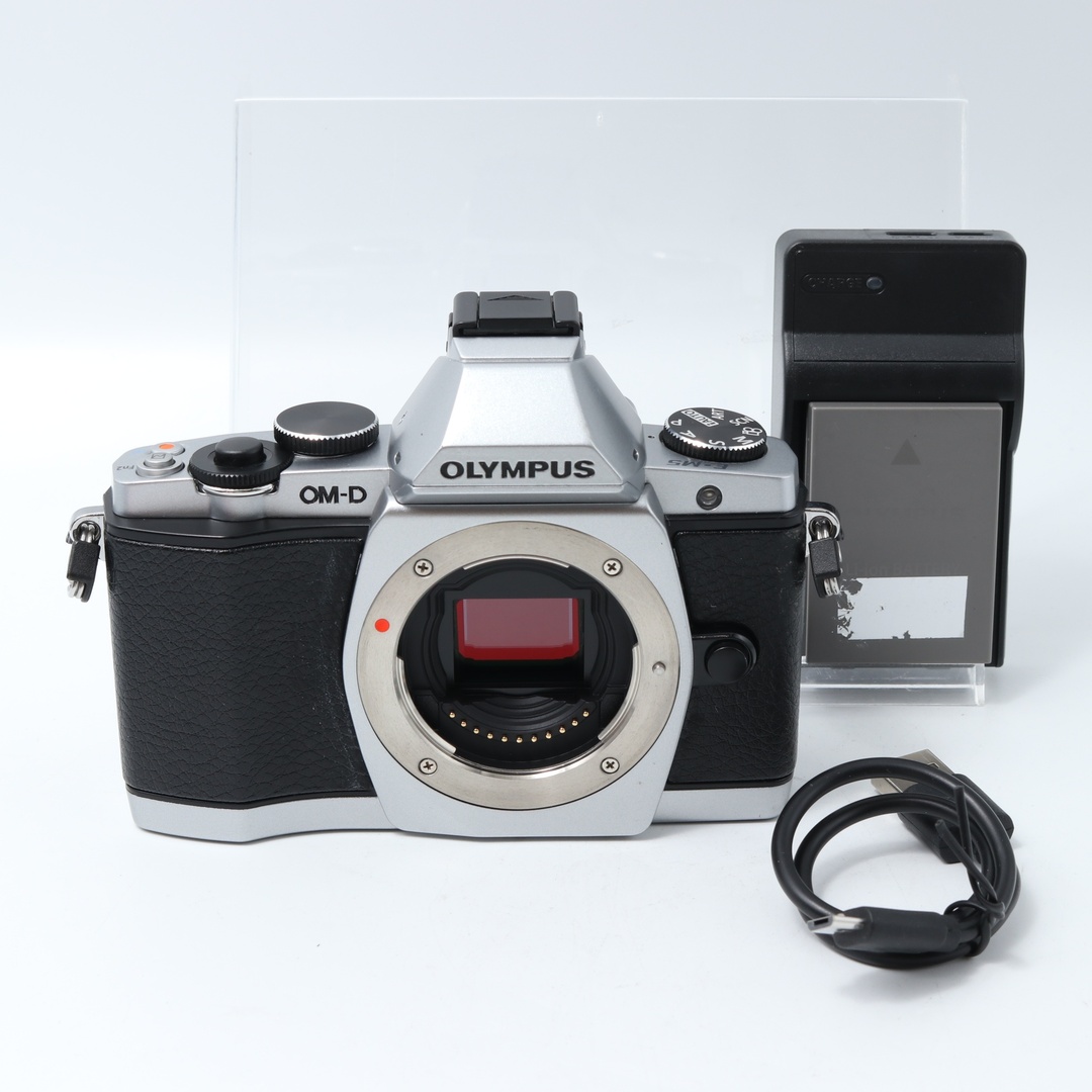 美品】OLYMPUS ミラーレス一眼 OM-D E-M5 ボディ シルバー 1605 美品】OLYMPUS ミラーレス一眼 OM-D E-M5 ボディ シルバー 1605