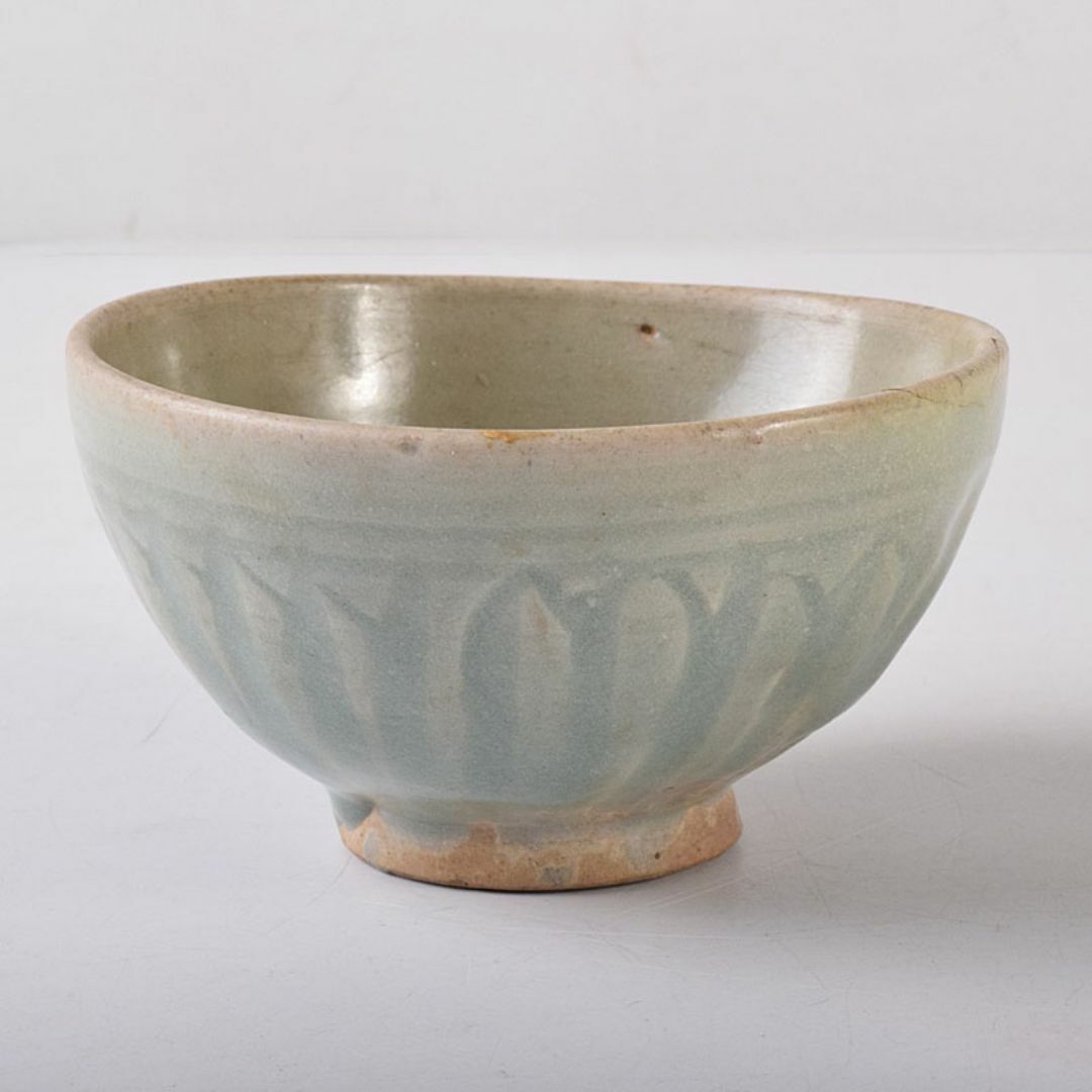 中国　龍泉窯　青磁　刻蓮弁文　茶碗　C　R8085