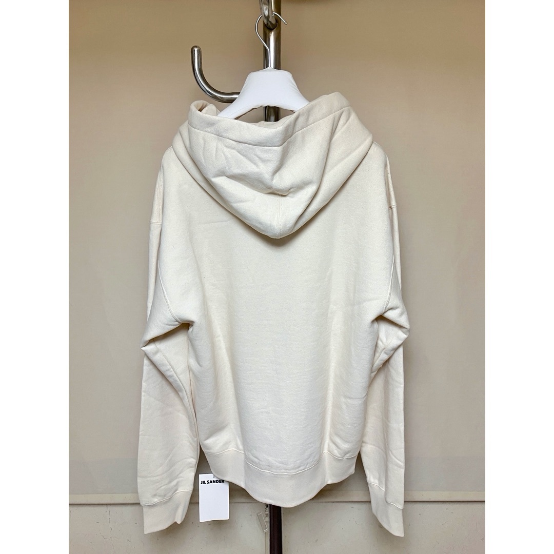 JIL SANDER - 新品 M JIL SANDER 23aw ロゴパーカー デューン JIL SANDER - 新品 M JIL SANDER 23aw ロゴパーカー デューン