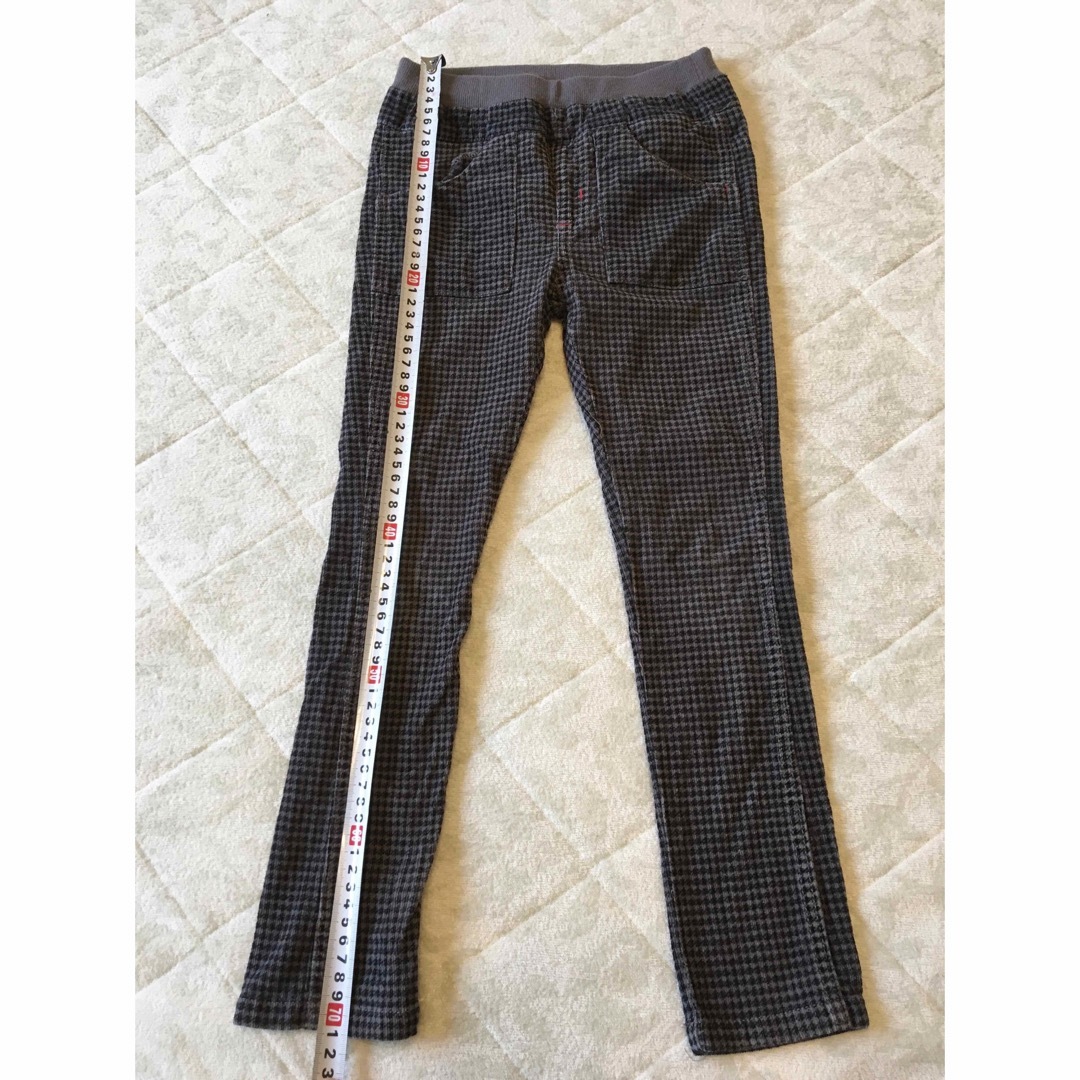 長ズボン　コンデュロイ　１３０㎝　秋冬用　パンツ　グレー／ブラック系 キッズ/ベビー/マタニティのキッズ服男の子用(90cm~)(パンツ/スパッツ)の商品写真