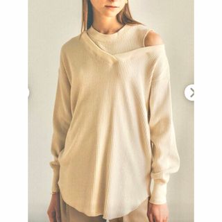クラネ(CLANE)の【未使用美品！】クラネ　clane トップス　ベージュ　カットソー　ニット(カットソー(長袖/七分))