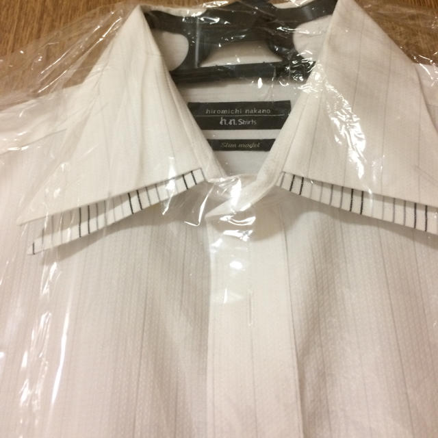 HIROMICHI NAKANO(ヒロミチナカノ)のクリーニング済み ヒロミチナカノ 形状安定シャツ シルバーラメ メンズのトップス(シャツ)の商品写真