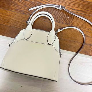 GU(ショルダーバッグ ・ ホワイト/白色系)のフリマアイテム一覧 GU(ショルダーバッグ ・ ホワイト/白色系)のフリマアイテム一覧